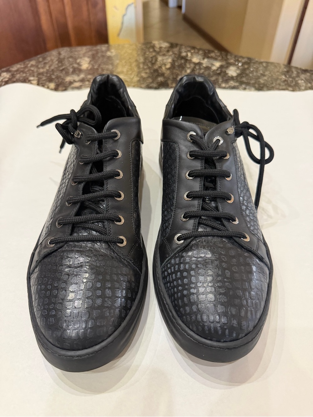 Giovanni Conti Men’s Black Italian Leather Embossed Sneakers EU 44